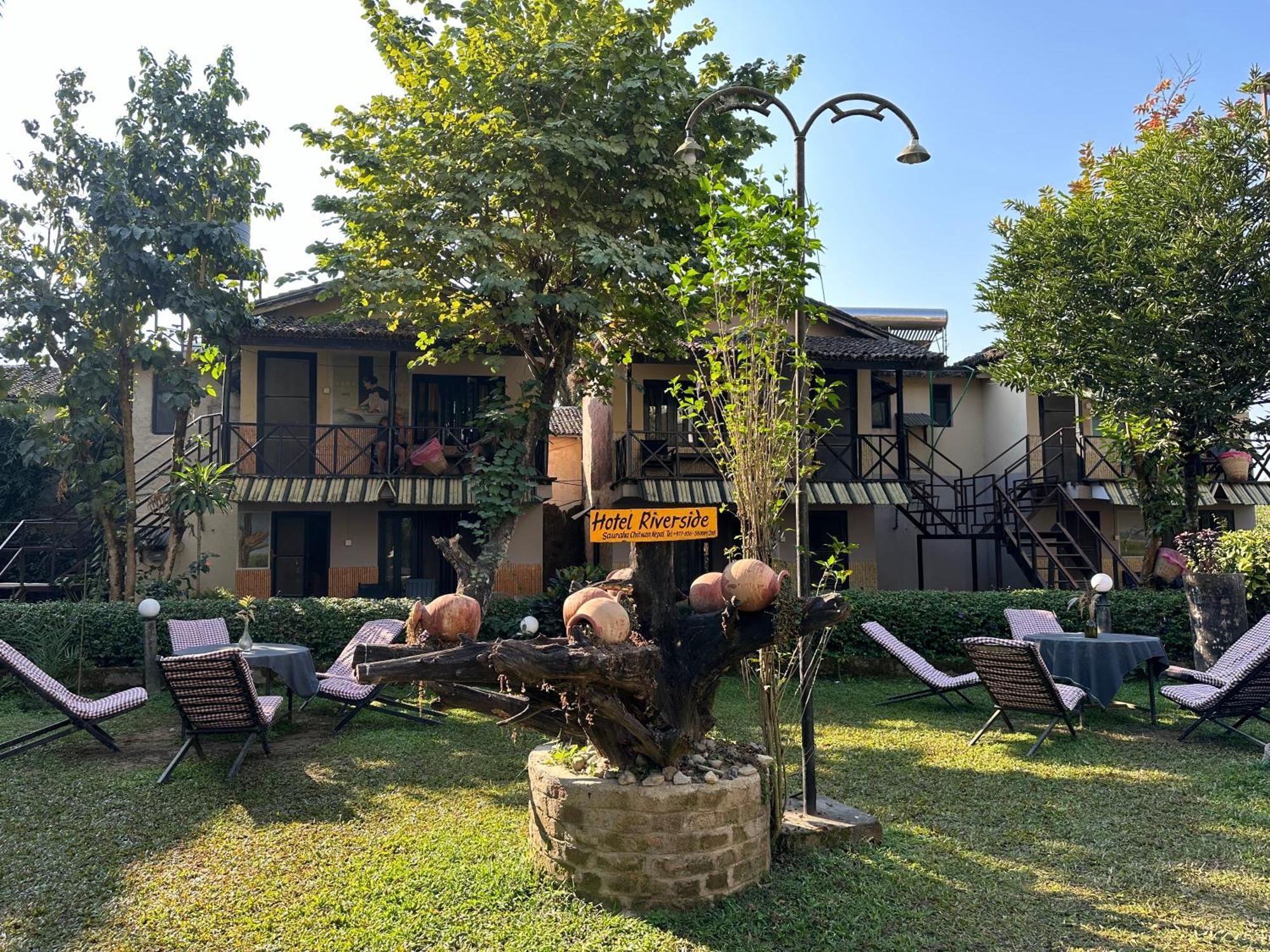 Hotel Riverside With Swimming Pool Саураха Екстер'єр фото