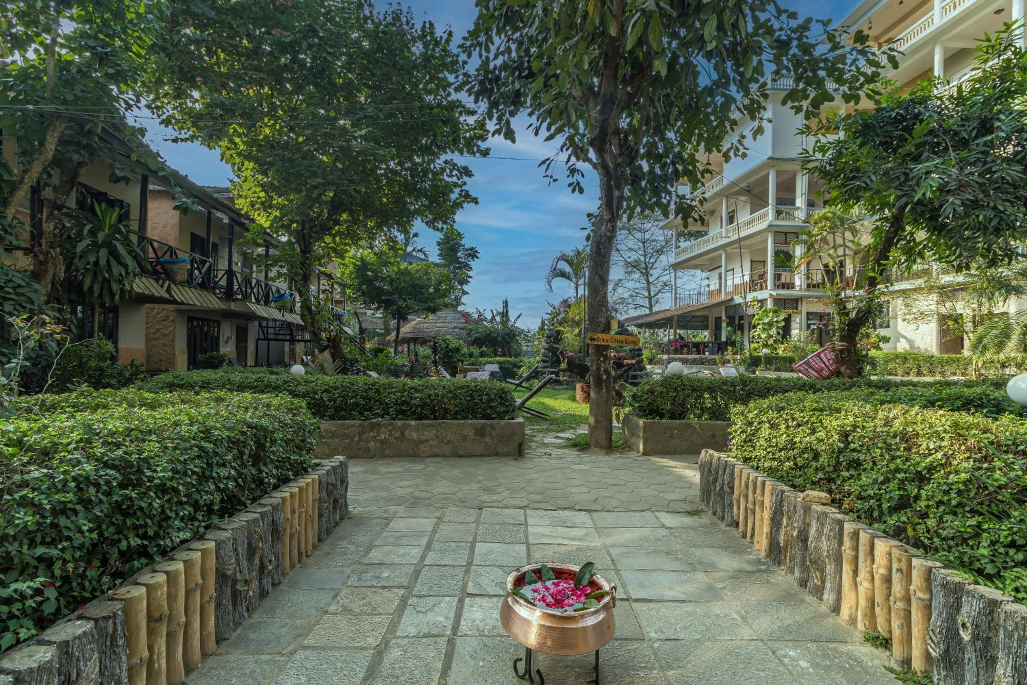 Hotel Riverside With Swimming Pool Саураха Екстер'єр фото