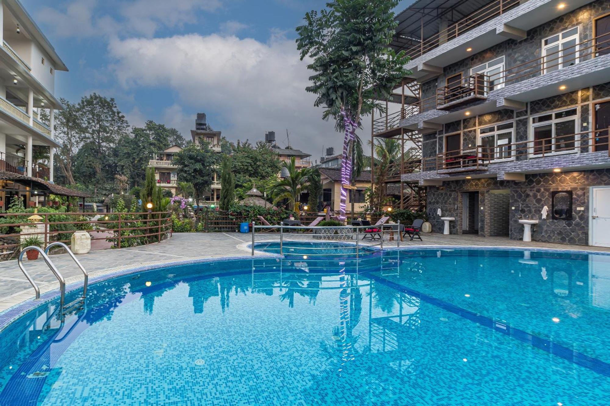 Hotel Riverside With Swimming Pool Саураха Екстер'єр фото